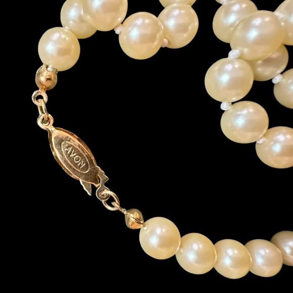 Avon | Faux Cream Pearl Necklace (18”) - Picture 4 of 6